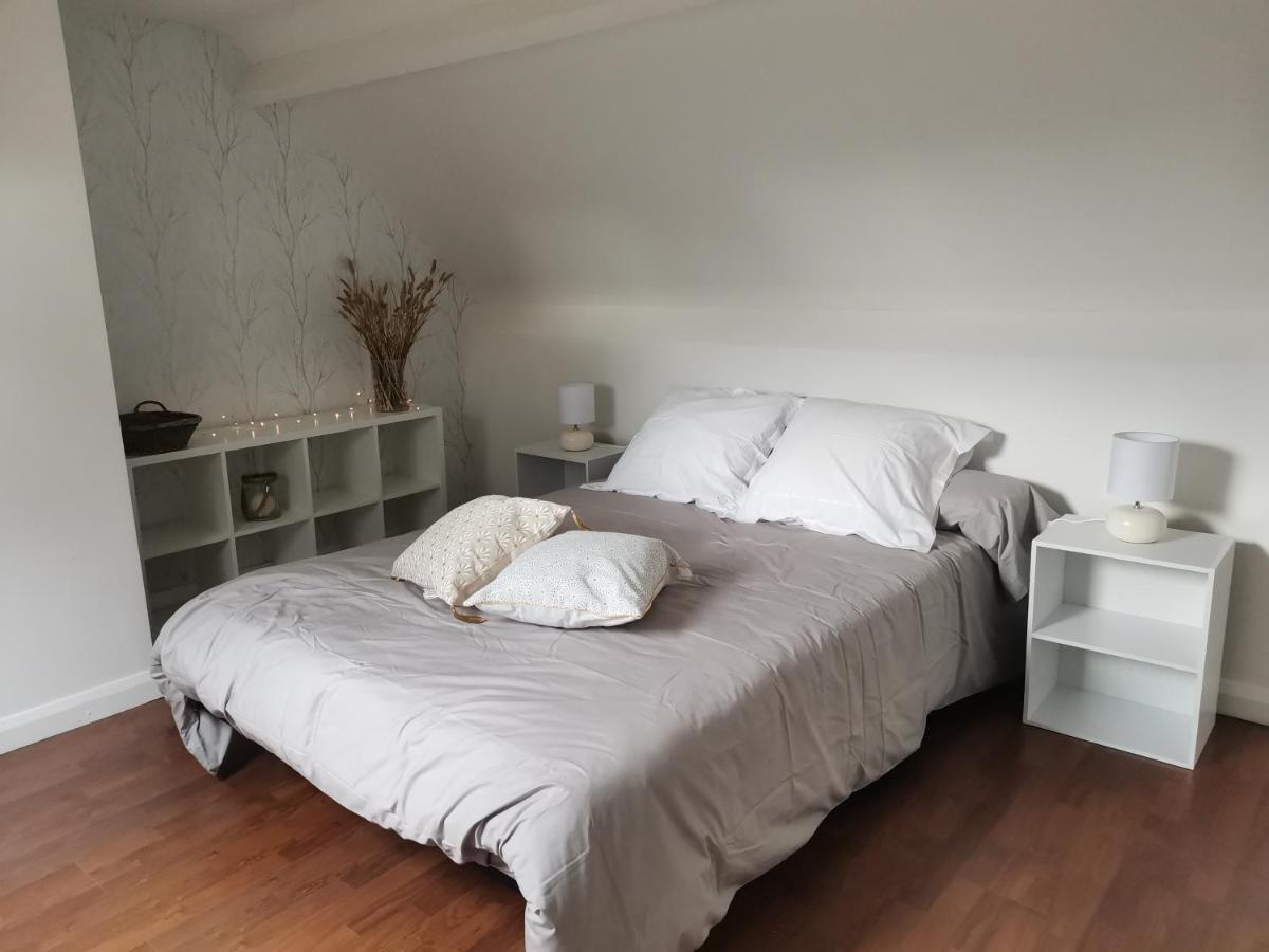Chambre Double Avec Salle De Bains Privative Moyon Extérieur photo